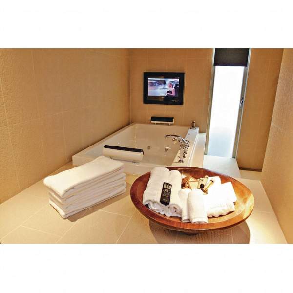 進駐 E Room,可邊看電視邊浸按摩浴。 台北