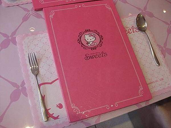 餐牌也是 Hello Kitty , 令女生連連尖叫不己。(相片來源:Lydia Chan) 台北
