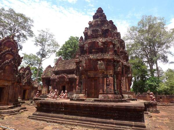 這座廟雖名叫女王宮,但其實是用來供奉濕婆 ( Shiva ) 和毗濕奴 ( Vishnu ) 的。 ( 相片來源 : Ling ) 暹粒