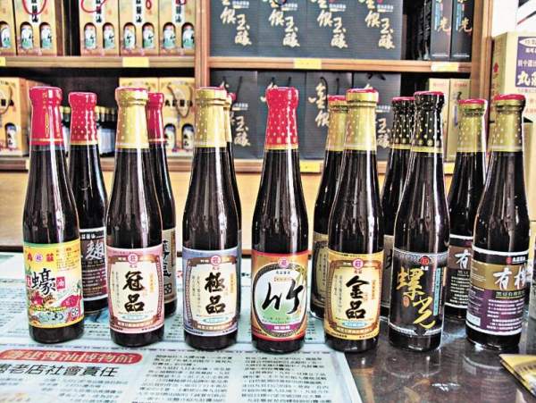 丸莊醬油大多標榜以黑豆蔭製。 台灣其他