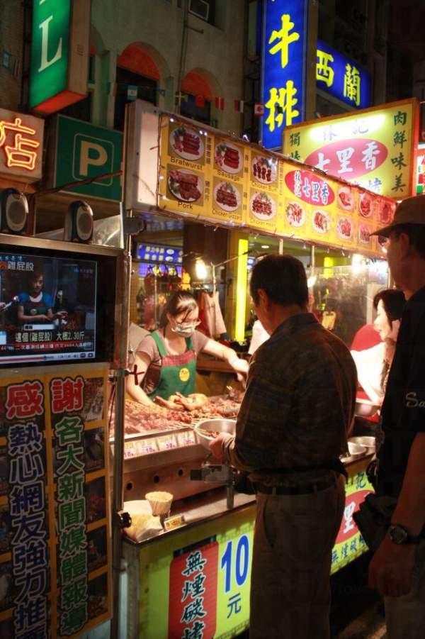 經媒體採訪後,林記七里香更吸引來自不同地區的食客慕名而來。 高雄