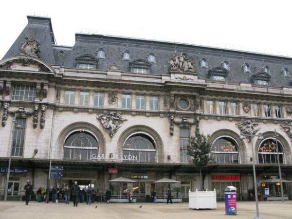 里昂火車站是巴黎鐵路交通的中樞點。 巴黎
