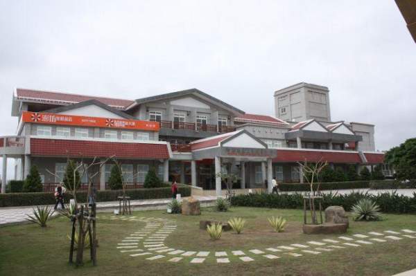 這家位於澎管處的菊島新天地,是澎湖首家免稅商店。 澎湖