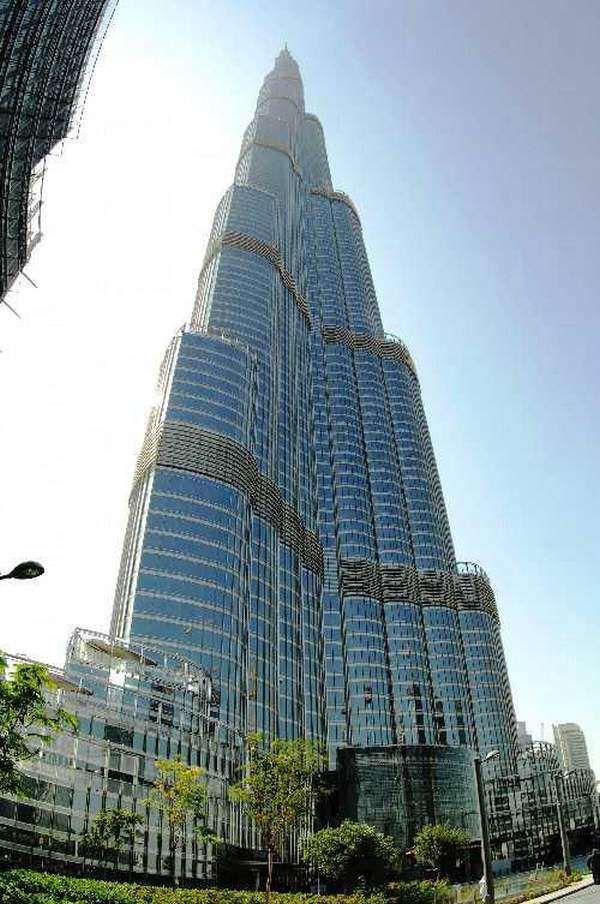 哈利法塔樓高 828 米、超過 160 層,是全球最高的人造結構。(相片來源:杜拜政府商業暨旅遊業推廣處) 杜拜