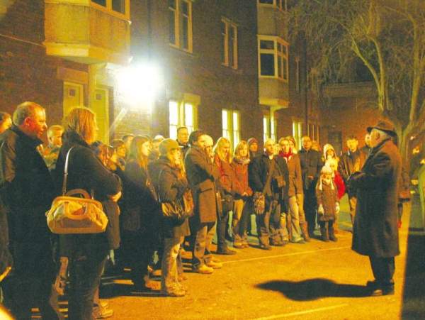 Ghost Walk 是約克市夜晚的節目。 約克郡