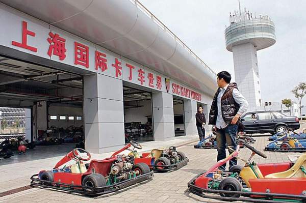 上海國際卡丁車世界位於 F1 賽車場旁。 上海
