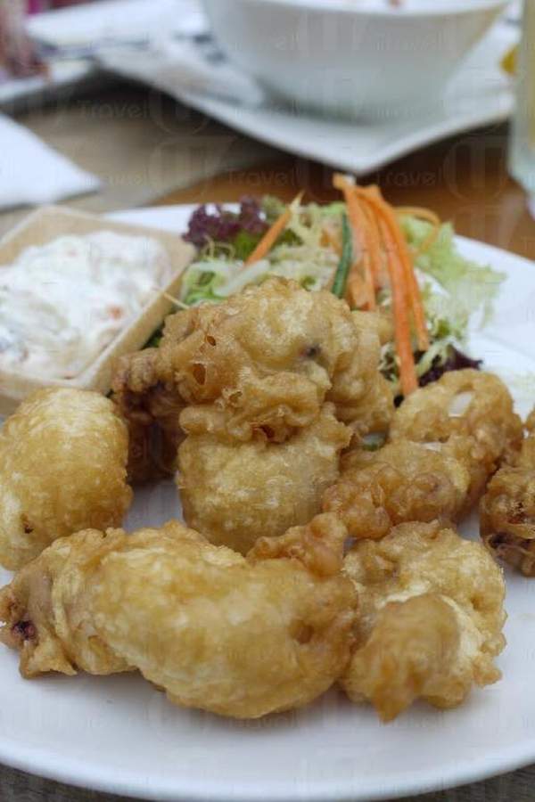 脆口炸墨魚是佐酒的必吃小食。 香港