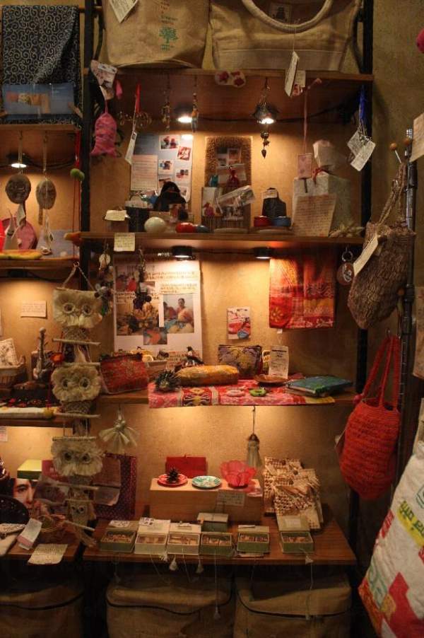 地球樹會於產品旁列出生產背景,令產品顯得更獨一無二。 台北