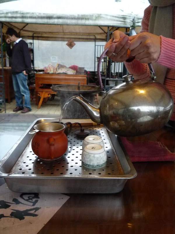 茶坊店員會幫助大家沖泡茶葉,並把茶具擺放得井然有序。(相片來源:Clara Lee ) 台北