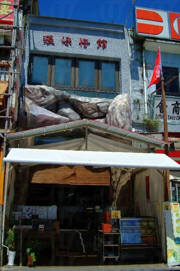 張保仔館的地舖是餐廳、2 樓的 B & B 及將於天台開幕的展館。 香港