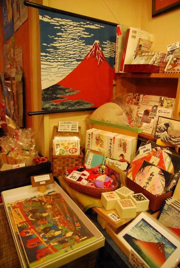 館內還設有紀念品店,旅客參觀後不妨到此選購手信。 大阪
