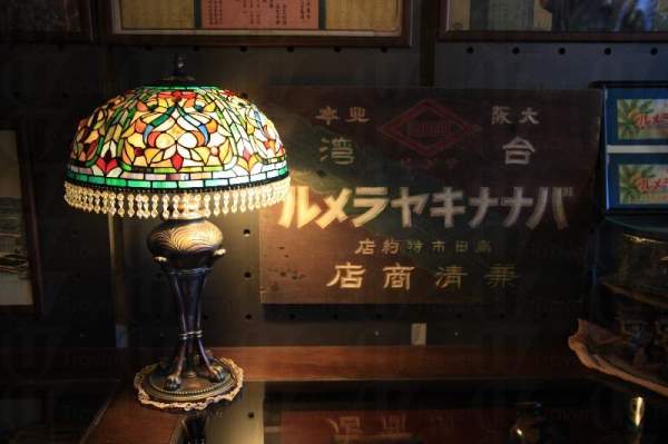 店內展出了日據時期的台灣文物。 台北