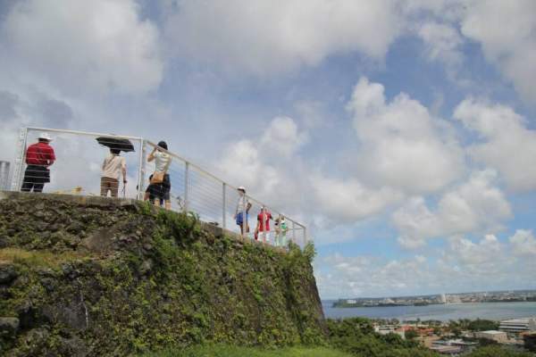 旅客或可站在西班牙廣場上,俯望四周的風景。 關島