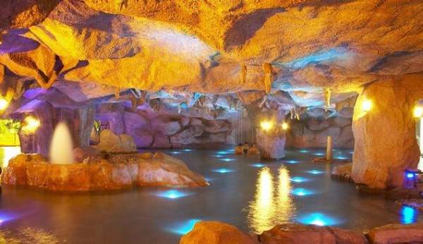 中心內設有溶洞溫泉,別具特色。(相片來源:海泉灣海洋溫泉中心) 珠海