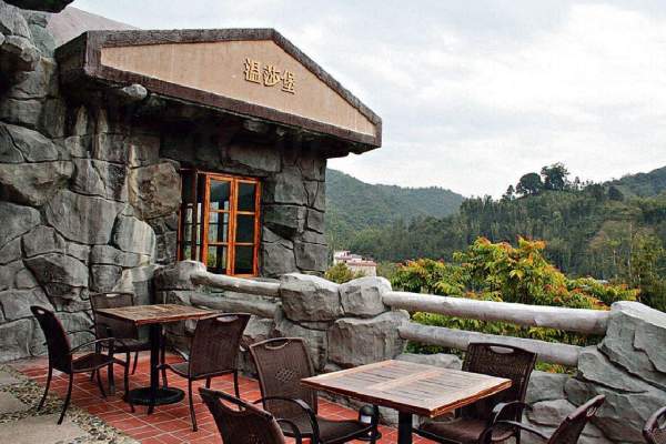 溫莎堡設有露天茶座,可以邊喝茶邊賞景。 廣州