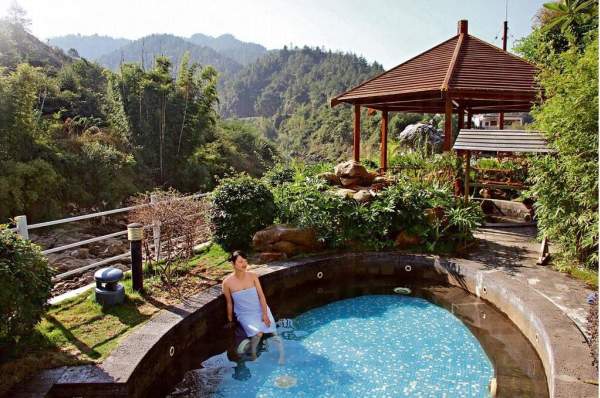 度假村的泉水皆來自有「廣東溫泉之冠」之稱的熱龍溫泉。 廣東省其他