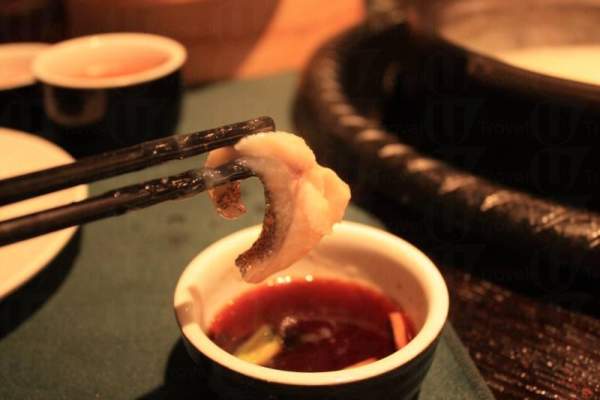 食客可於味碟上放入自己喜愛的調味料,如香油、鹽、醬油、芥末油等。 廣州