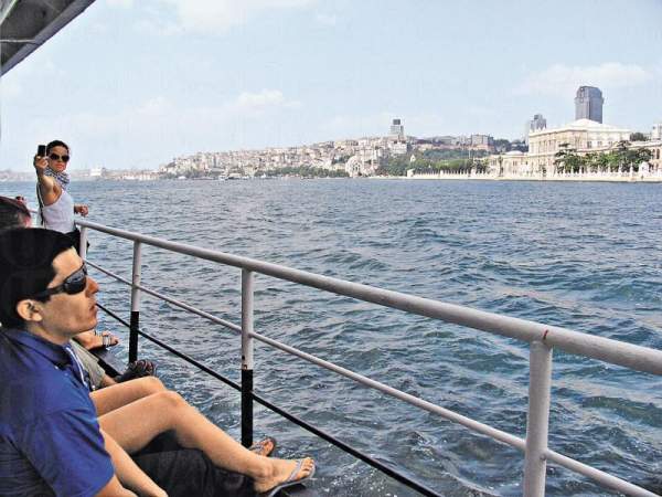 各位若想曬曬太陽,吹吹海風,看看景色的話,或許須選擇半露天的座位了。 伊斯坦堡