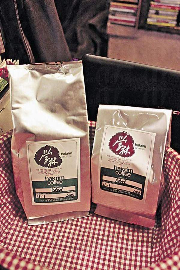 此乃「Hakrim 學林」自家出品的咖啡 Arabica Blend,100 克約 6,000 韓圜。(相片來源:周翠玲) 首爾