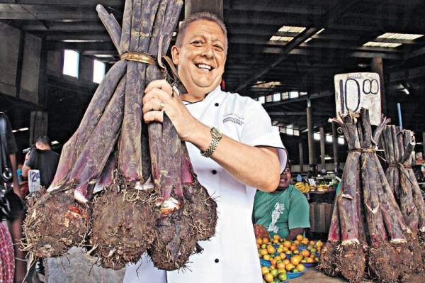 巨型芋頭於香港或會成奇聞,然而於 Lautoka Municipal Market 卻隨處可見。(相片來源:劉健雄) 斐濟