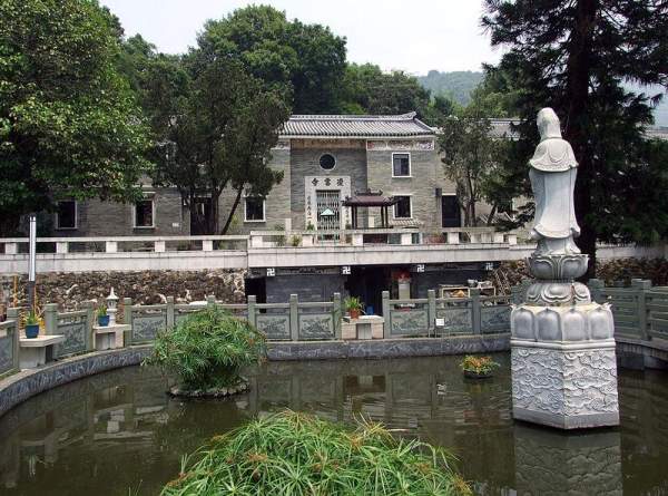 凌雲寺是香港三大古剎之一,亦是香港唯一的女眾叢林佛學院。 香港
