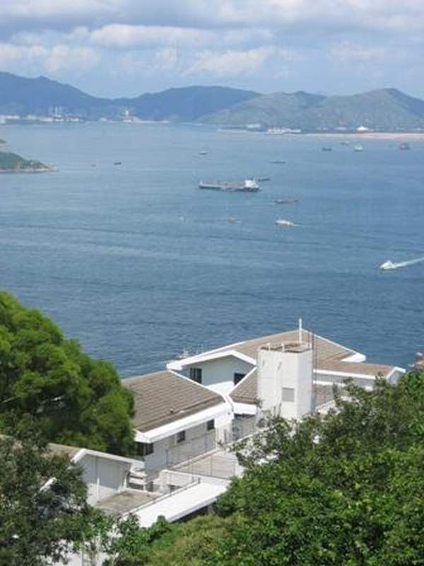 旅舍面向東博寮海峽與硫磺海峽,住客可飽覽海景。 香港