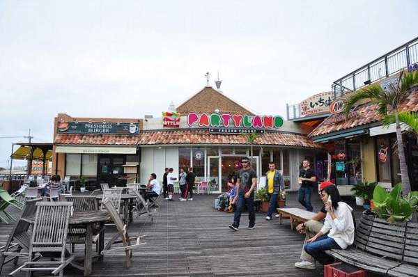 Carnival Park Mihama裡彙集了各式店舖,有興趣可以花點時間挖寶。 沖繩