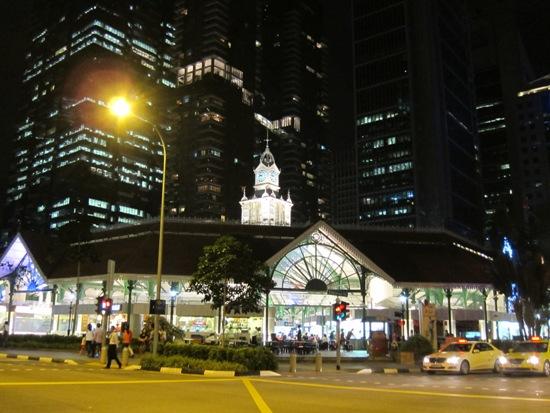 老巴剎由擁有 150 多年歷史的傳統市集演變過來,充滿歷史價值。 新加坡